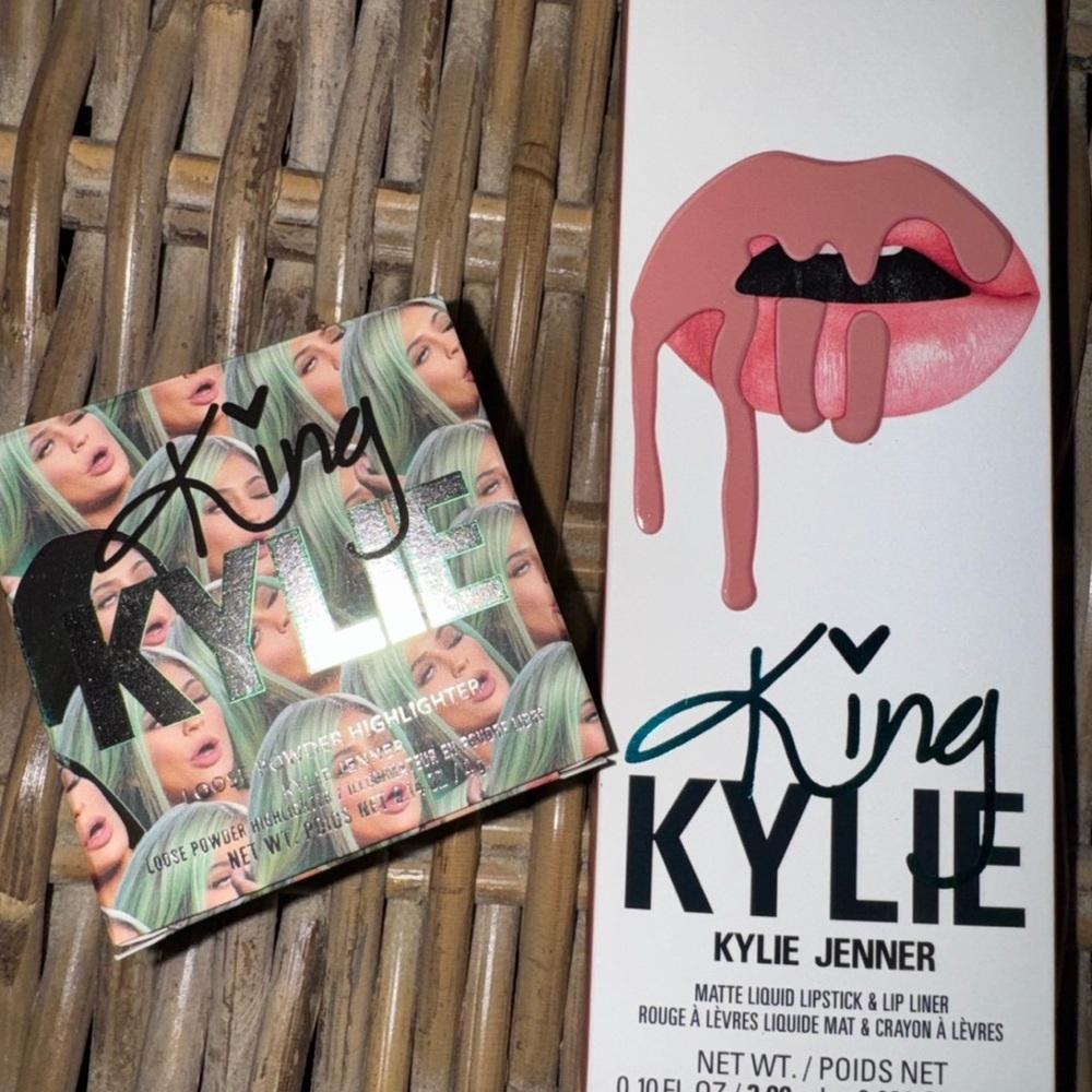 King Kylie Lip Kit a decade loose highlighter 3 strikes